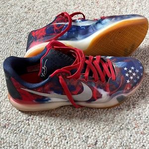 Kobe 10 lows “independence day”